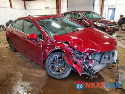 Czwarte zdjęcie samochodu z boku: 2019 CHEVROLET CRUZE LT VIN:1G1BE5SM1K7139595 - miniatura