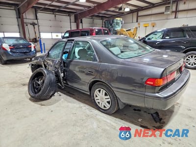 Drugie zdjęcie samochodu z przodu: 2001 TOYOTA CAMRY LE V6 VIN:4T1BF22K61U968501 - miniatura