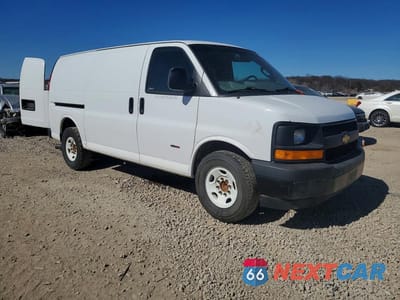 Czwarte zdjęcie samochodu z boku: 2017 CHEVROLET EXPRESS 2500 CARGO DELIVERY VAN VIN:1GCWGAF13H1325386 - miniatura