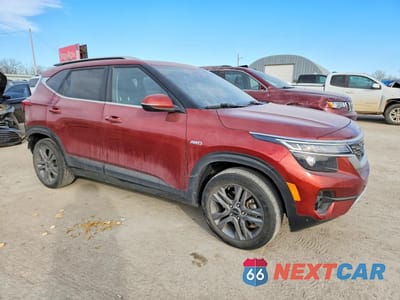 Czwarte zdjęcie samochodu z boku: 2023 KIA SELTOS S VIN:KNDEUCAA2P7367180 - miniatura