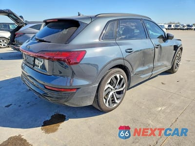Trzecie zdjęcie samochodu z tyłu: 2024 AUDI Q8 E-TRON PREMIUM PLUS VIN:WA15AAGEXRB064097 - miniatura
