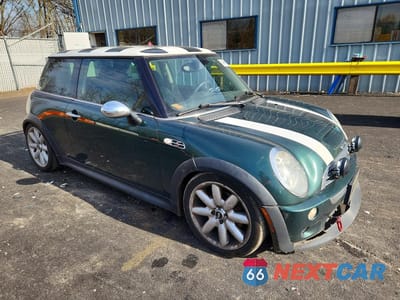 Czwarte zdjęcie samochodu z boku: 2005 MINI COOPER S VIN:WMWRE33445TD98490 - miniatura