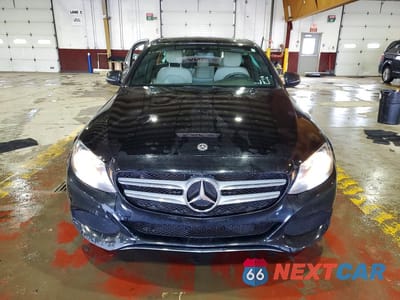 Piąte zdjęcie samochodu w środku: 2018 MERCEDES-BENZ C 300 VIN:55SWF4JBXJU258365 - miniatura