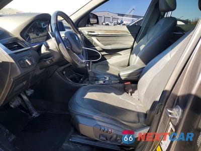 Zdjęcie 7 z 12 samochodu: 2016 BMW X1 XDRIVE28I VIN:WBXHT3Z3XG4A47800 - miniatura