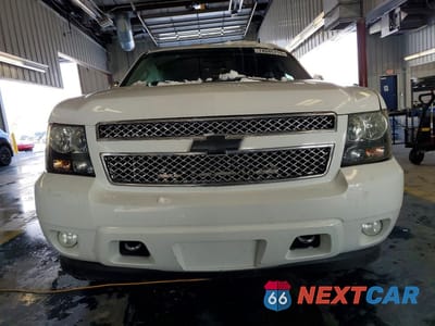Piąte zdjęcie samochodu w środku: 2011 CHEVROLET SUBURBAN K1500 LTZ VIN:1GNSKKE36BR343743 - miniatura