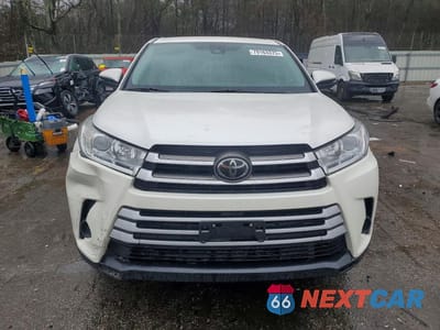 Piąte zdjęcie samochodu w środku: 2017 TOYOTA HIGHLANDER LE VIN:5TDBZRFH7HS365560 - miniatura