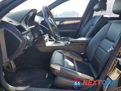 Zdjęcie 7 z 12 samochodu: 2011 MERCEDES-BENZ C 300 VIN:WDDGF5EB2BF635666 - miniatura