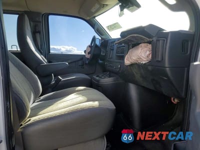 Piąte zdjęcie samochodu w środku: 2019 CHEVROLET EXPRESS G3500 LT VIN:1GAZGPFG1K1206921 - miniatura