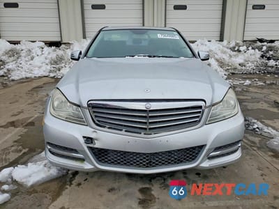Piąte zdjęcie samochodu w środku: 2013 MERCEDES-BENZ C 250 VIN:WDDGF4HB9DA743465 - miniatura
