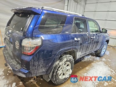 Trzecie zdjęcie samochodu z tyłu: 2024 TOYOTA 4RUNNER VIN:JTENU5JR9R6280818 - miniatura