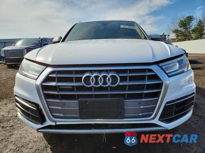 Piąte zdjęcie samochodu w środku: 2020 AUDI Q5 PREMIUM VIN:WA1ANAFY2L2060776 - miniatura