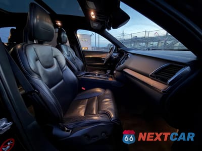 Piąte zdjęcie samochodu w środku: 2018 VOLVO XC90 T6 VIN:YV4A22PL3J1209333 - miniatura