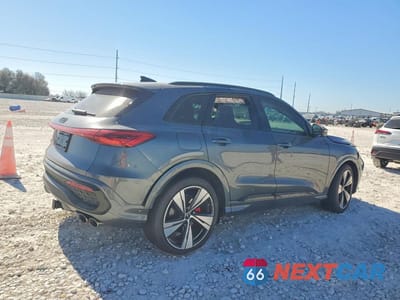 Trzecie zdjęcie samochodu z tyłu: 2025 AUDI SQ5 PREMIUM PLUS VIN:WA125AGU1S2101378 - miniatura
