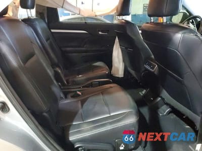 Zdjęcie 11 z 12 samochodu: 2018 TOYOTA HIGHLANDER XLE VIN:5TDJZRFH7JS914868 - miniatura