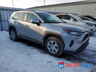 Czwarte zdjęcie samochodu z boku: 2021 TOYOTA RAV4 LE VIN:2T3Z1RFV5MW185255 - miniatura