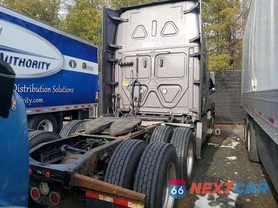 Czwarte zdjęcie samochodu z boku: 2020 FREIGHTLINER CASCADIA 126 VIN:3AKJHHDR1LSLP7702 - miniatura