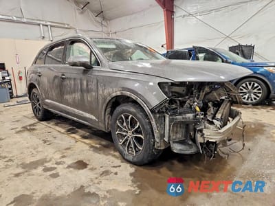 Czwarte zdjęcie samochodu z boku: 2020 AUDI Q7 PREMIUM PLUS VIN:WA1LXAF72LD006621 - miniatura