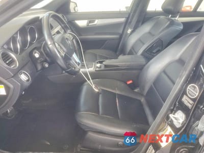 Zdjęcie 7 z 11 samochodu: 2013 MERCEDES-BENZ C 250 VIN:WDDGF4HB8DR247235 - miniatura