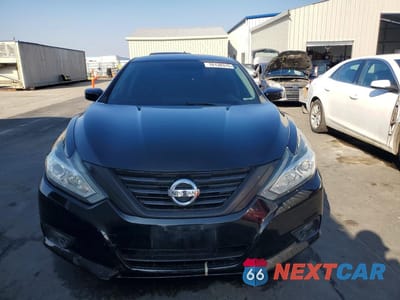 Piąte zdjęcie samochodu w środku: 2017 NISSAN ALTIMA 2.5 VIN:1N4AL3AP0HC118509 - miniatura