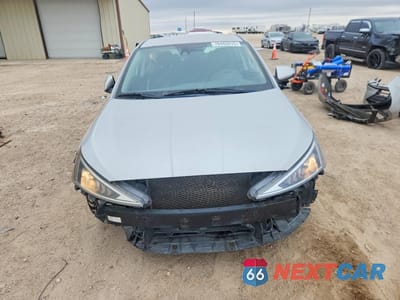 Piąte zdjęcie samochodu w środku: 2019 HYUNDAI ELANTRA SEL VIN:5NPD84LF6KH445429 - miniatura