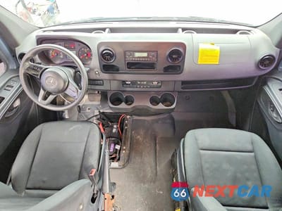 Zdjęcie 8 z 13 samochodu: 2019 MERCEDES BENZ SPRINTER 2500/3500 DELIVERY VAN VIN:WD4PF0CD9KT004177 - miniatura