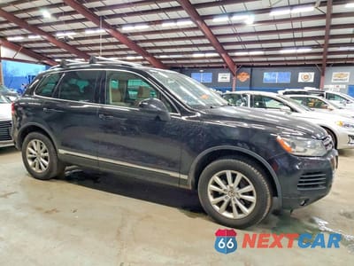 Czwarte zdjęcie samochodu z boku: 2013 VOLKSWAGEN TOUAREG V6 VIN:WVGEF9BPXDD002481 - miniatura