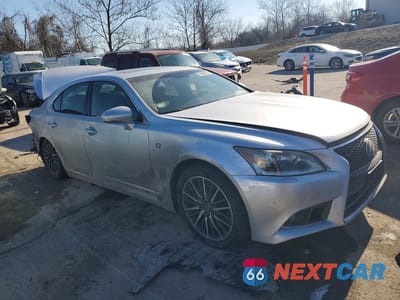 Czwarte zdjęcie samochodu z boku: 2015 LEXUS LS 460 BASE VIN:JTHBL5EF6F5136055 - miniatura