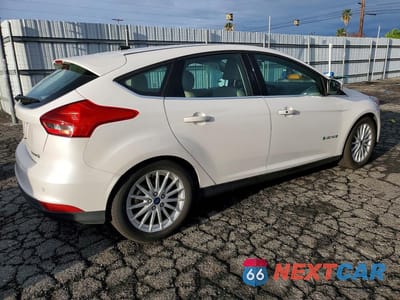 Trzecie zdjęcie samochodu z tyłu: 2017 FORD FOCUS BEV VIN:1FADP3R49HL314735 - miniatura