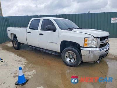 Czwarte zdjęcie samochodu z boku: 2010 CHEVROLET SILVERADO K2500 HEAVY DUTY VIN:1GC4KVBG5AF154835 - miniatura