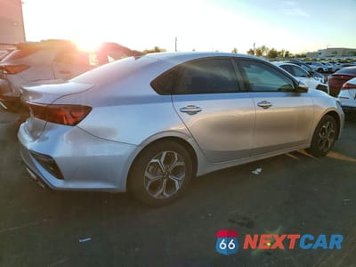 Trzecie zdjęcie samochodu z tyłu: 2019 KIA FORTE VIN:3KPF24AD5KE095016 - miniatura