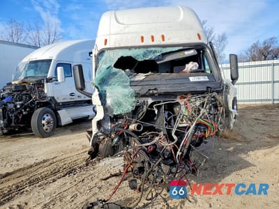 Piąte zdjęcie samochodu w środku: 2022 FREIGHTLINER CASCADIA 126 VIN:3AKJHHDR5NSNS8060 - miniatura