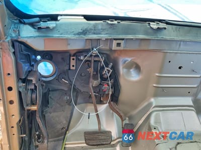 Zdjęcie 9 z 12 samochodu: 2004 CHEVROLET SILVERADO K2500 HEAVY DUTY VIN:1GCHK291X4E134723 - miniatura