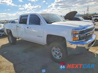 Czwarte zdjęcie samochodu z boku: 2019 CHEVROLET SILVERADO K2500 HEAVY DUTY VIN:1GC1KREG4KF186845 - miniatura