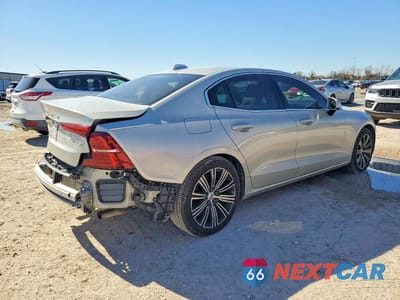 Trzecie zdjęcie samochodu z tyłu: 2020 VOLVO S60 T5 INSCRIPTION VIN:7JR102FLXLG067378 - miniatura