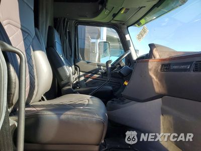 Piąte zdjęcie samochodu w środku: 2023 INTERNATIONAL HX520 SEMI TRUCK VIN:3HSPAAPR7PN428663 - miniatura