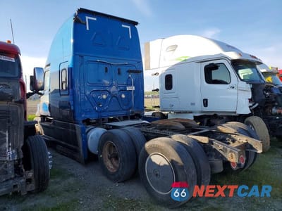 Trzecie zdjęcie samochodu z tyłu: 2020 FREIGHTLINER CASCADIA 126