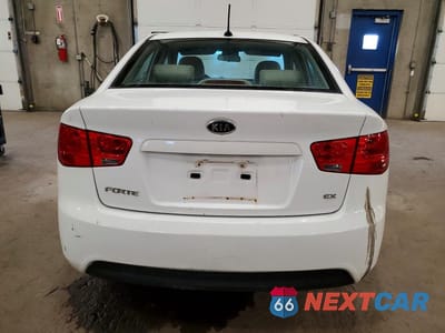Zdjęcie 6 z 13 samochodu: 2010 KIA FORTE EX VIN:KNAFU4A23A5221325 - miniatura