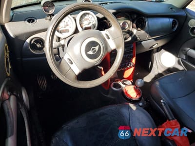 Zdjęcie 8 z 14 samochodu: 2002 MINI COOPER S VIN:WMWRE33462TD55099 - miniatura