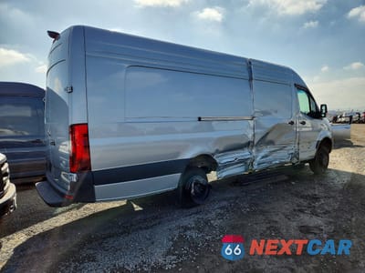 Trzecie zdjęcie samochodu z tyłu: 2025 MERCEDES BENZ SPRINTER 3500 XD DELIVERY VAN VIN:W1Y8ND6YXST225189 - miniatura