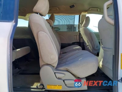 Zdjęcie 11 z 12 samochodu: 2014 TOYOTA SIENNA LE VIN:5TDKK3DC5ES500068 - miniatura