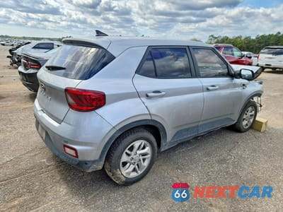Trzecie zdjęcie samochodu z tyłu: 2021 HYUNDAI VENUE SE VIN:KMHRB8A3XMU067885 - miniatura