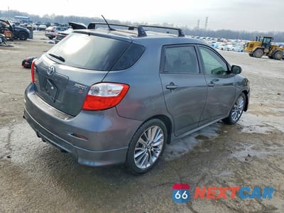 Trzecie zdjęcie samochodu z tyłu: 2010 TOYOTA MATRIX S VIN:2T1KE4EE1AC038964 - miniatura