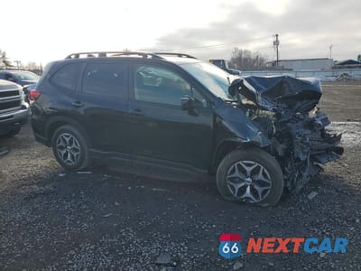 Czwarte zdjęcie samochodu z boku: 2023 SUBARU FORESTER PREMIUM VIN:JF2SKAEC3PH401096 - miniatura