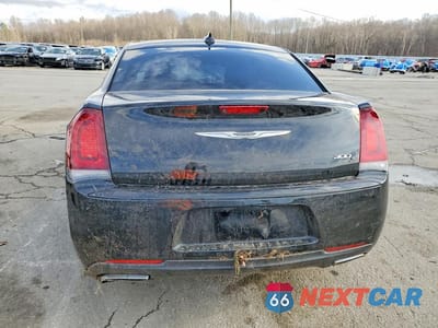 Zdjęcie 6 z 12 samochodu: 2017 CHRYSLER 300 S VIN:2C3CCABG2HH558481 - miniatura
