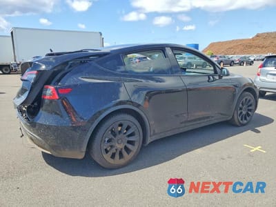 Trzecie zdjęcie samochodu z tyłu: 2021 TESLA MODEL Y VIN:5YJYGDEEXMF108563 - miniatura