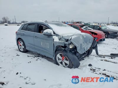 Czwarte zdjęcie samochodu z boku: 2022 AUDI Q4 E-TRON PRESTIGE VIN:WA1J2BFZ5NP047937 - miniatura