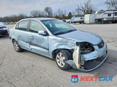 Czwarte zdjęcie samochodu z boku: 2006 KIA RIO BASE VIN:KNADE123X66162382 - miniatura