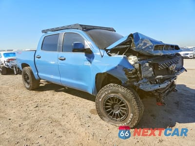 Czwarte zdjęcie samochodu z boku: 2019 TOYOTA TUNDRA SR5 VIN:5TFDY5F10KX796640 - miniatura