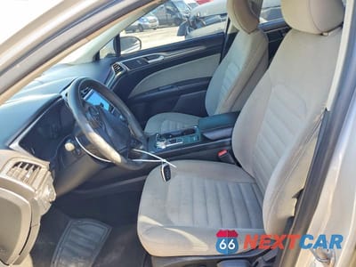 Zdjęcie 7 z 12 samochodu: 2017 FORD FUSION S VIN:3FA6P0G7XHR198404 - miniatura