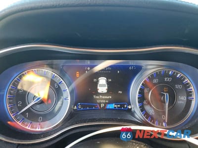 Zdjęcie 9 z 12 samochodu: 2019 CHRYSLER 300 TOURING VIN:2C3CCAAGXKH561427 - miniatura